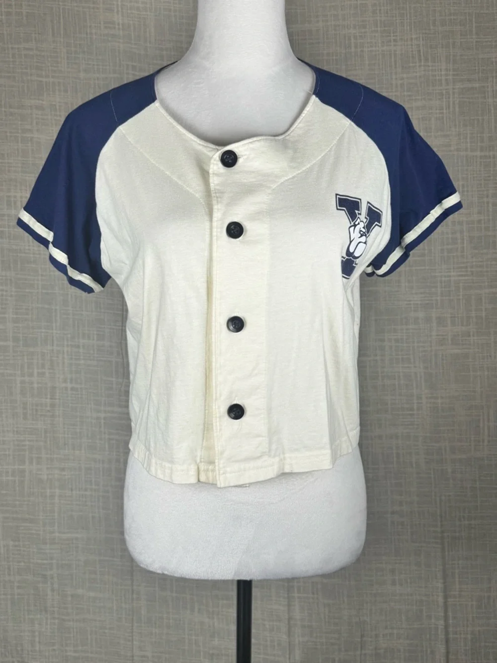 Yale Cropped Baseball Tee M Ivy League Preppy Varsity Graphic Top - Picture 8 of 10